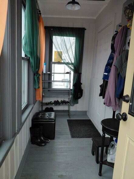 Building Photo - 82 Main St