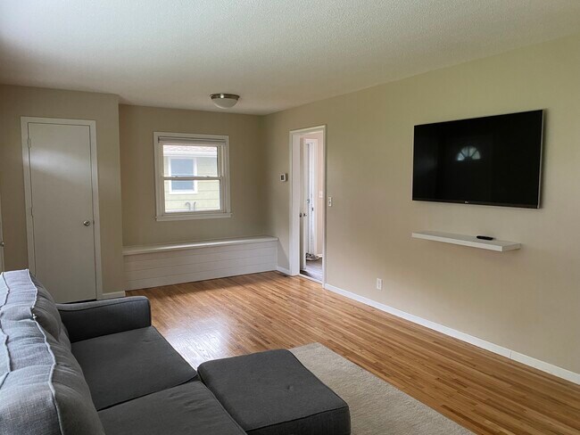 Living room - 8430 Goodview Ave S