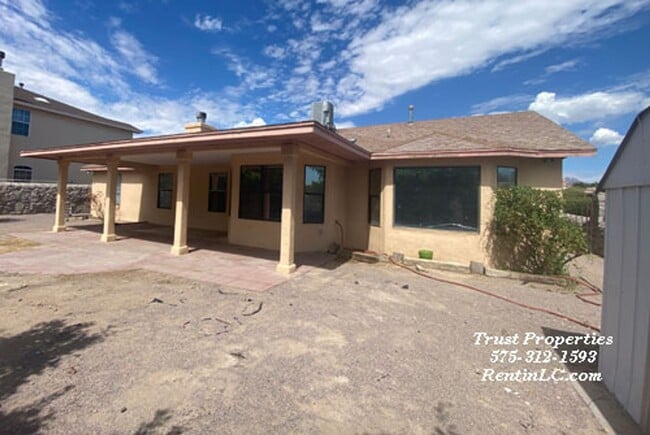Building Photo - Great 3/2 SFH in Desert Hills School District