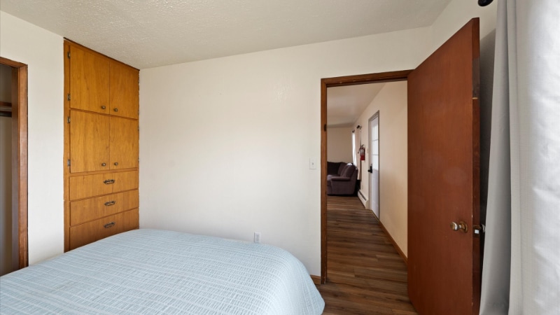 Building Photo - 1022 9th St W