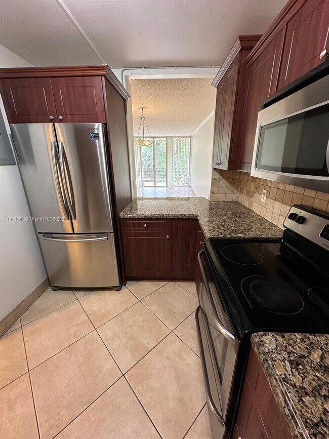 Building Photo - 9410 Live Oak Pl