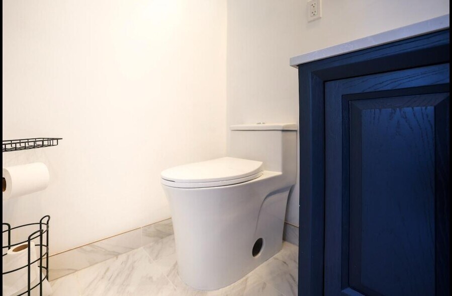 new toilet - 66800 San Rafael Rd