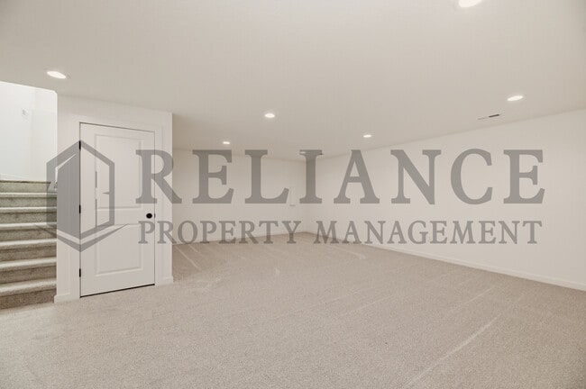 Building Photo - 5249 N Pinecrest Ct