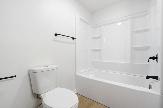 Building Photo - 3735 Richlawn Rd