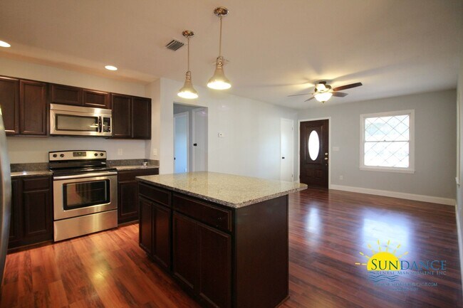 Building Photo - Beautiful 3 Bedroom Home in Fort Walton Be...
