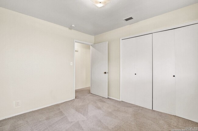 Building Photo - 302 Gateway St