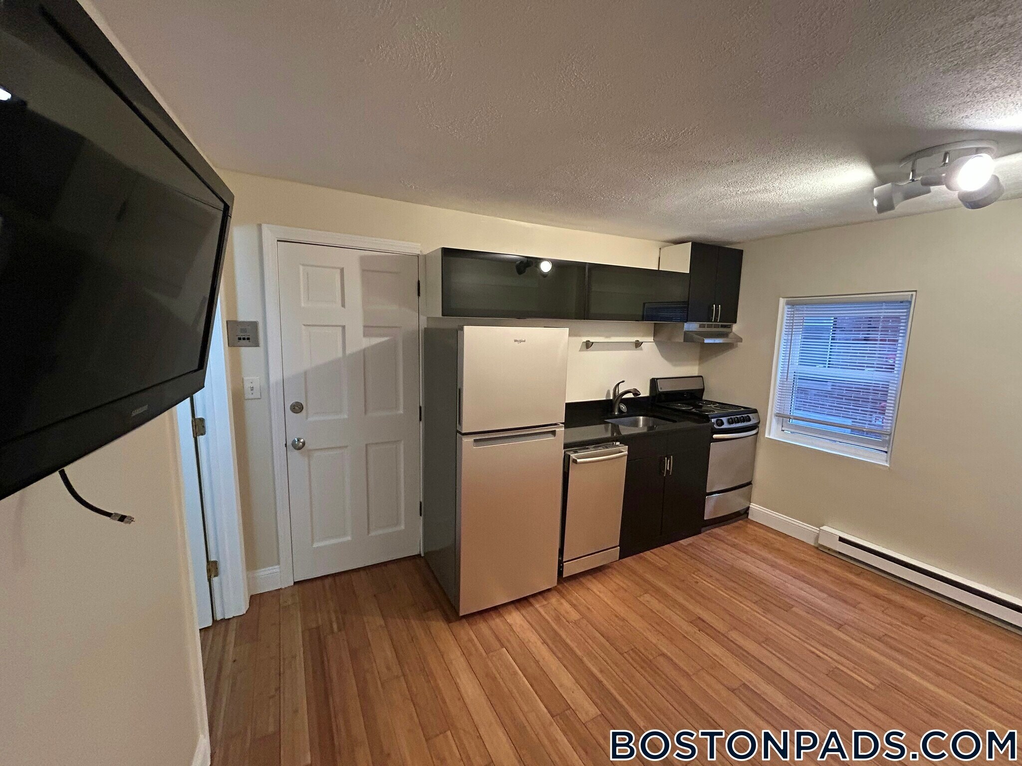 Building Photo - 20 Bartlett Pl