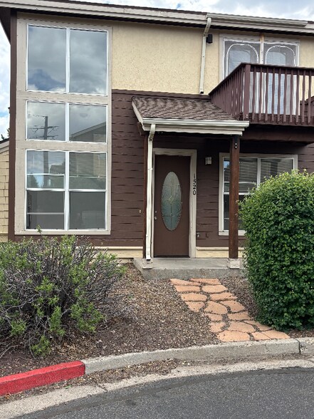 Primary Photo - 1520 E Helen Way