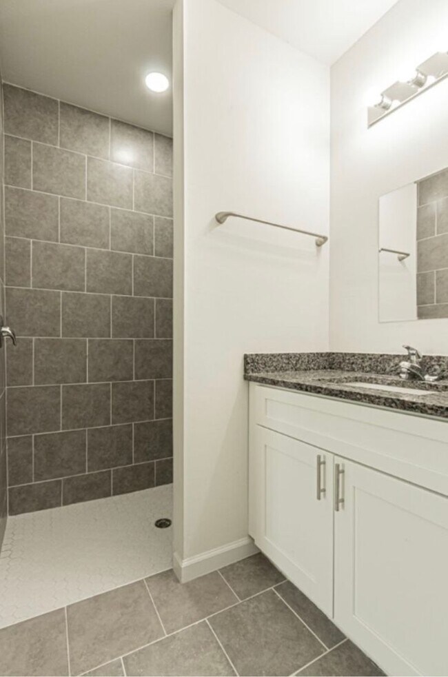 Building Photo - 255 Christine St NW