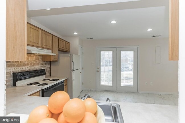 Building Photo - 20449 River Ripple Square
