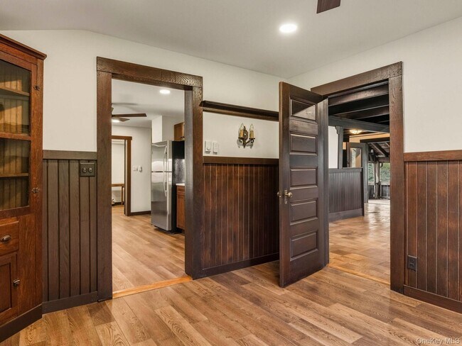 Building Photo - 5 Riverby Ln