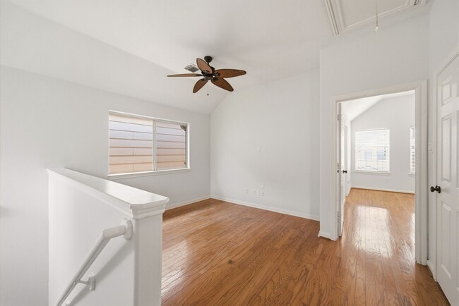 Building Photo - 218 Plaza Del Sol Park