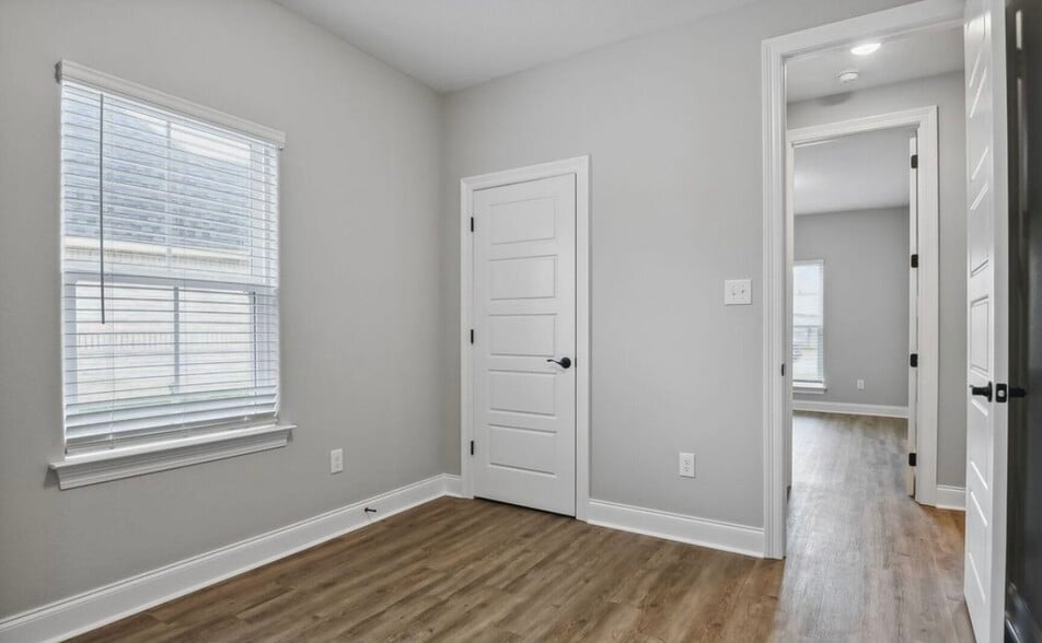Building Photo - 10429 Landon Meadows Dr