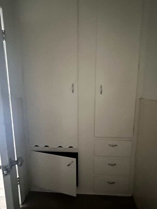 Building Photo - 1608 58th St