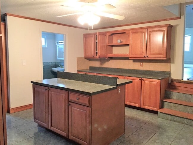 Building Photo - Mt. Washington house, 3 bedroom 2 1/2 bath house with great kitchen, yard, laundry June 1st