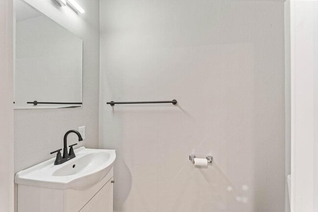 Building Photo - 16 Duvall Ln