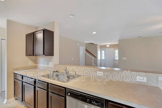 Building Photo - 114 Tyger St