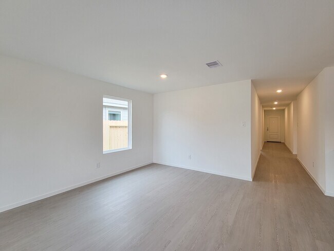 Building Photo - 15675 Plum Brk Dr