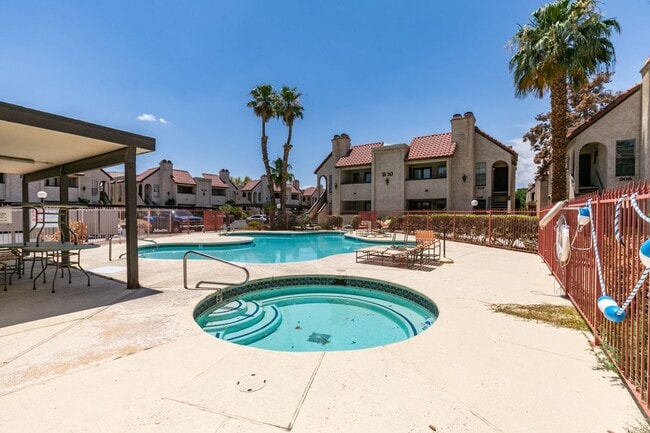 Building Photo - 2nd Floor Condo Near UNLV