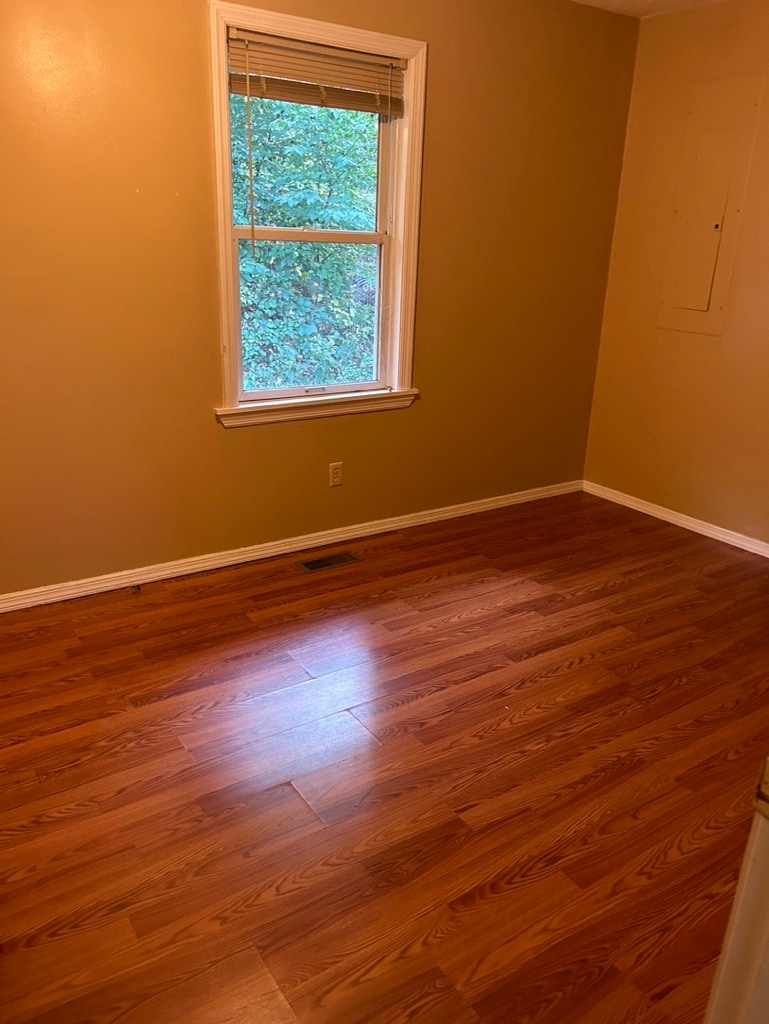 Building Photo - 400 Forest Heights Dr