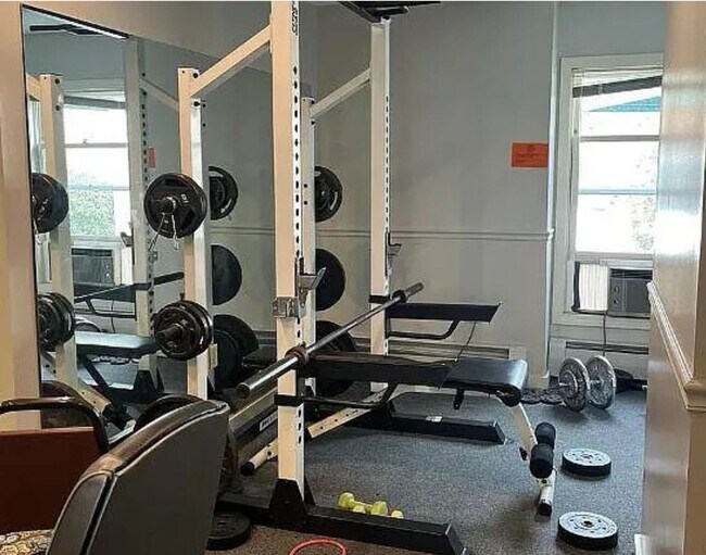 Building Photo - Beautiful One Bedroom Condo - HEAT INCLUDE...