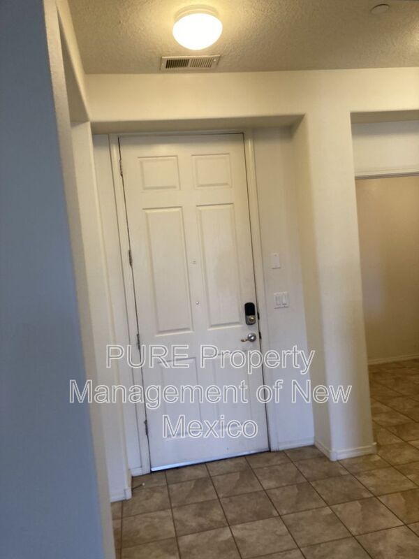 Building Photo - 601 Menaul Blvd NE