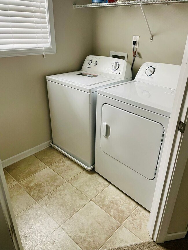 Building Photo - Wonderful Three Bedroom Home in Northeast Columbia!