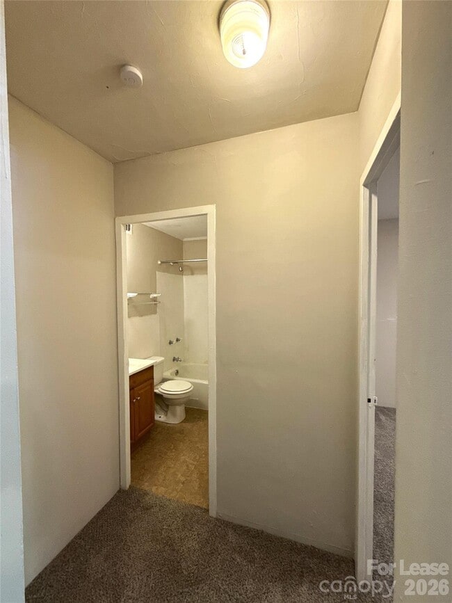 Building Photo - 2126 E 7th St