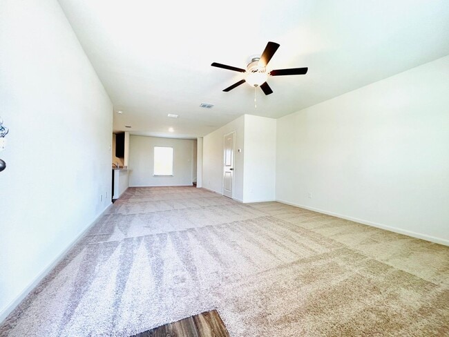 Building Photo - Gorgeous 3 bedroom | 2.5 bath home in great location!