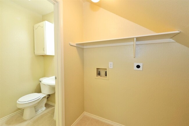 Building Photo - 8911 McPherson Rd