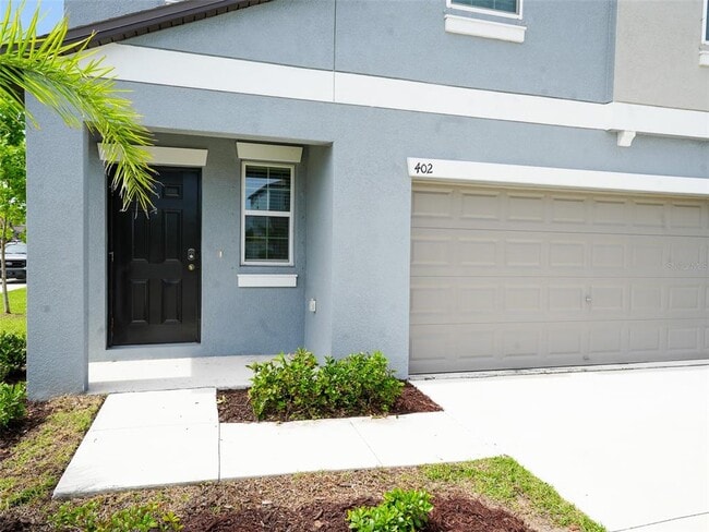 Building Photo - 402 Royal Empress Dr