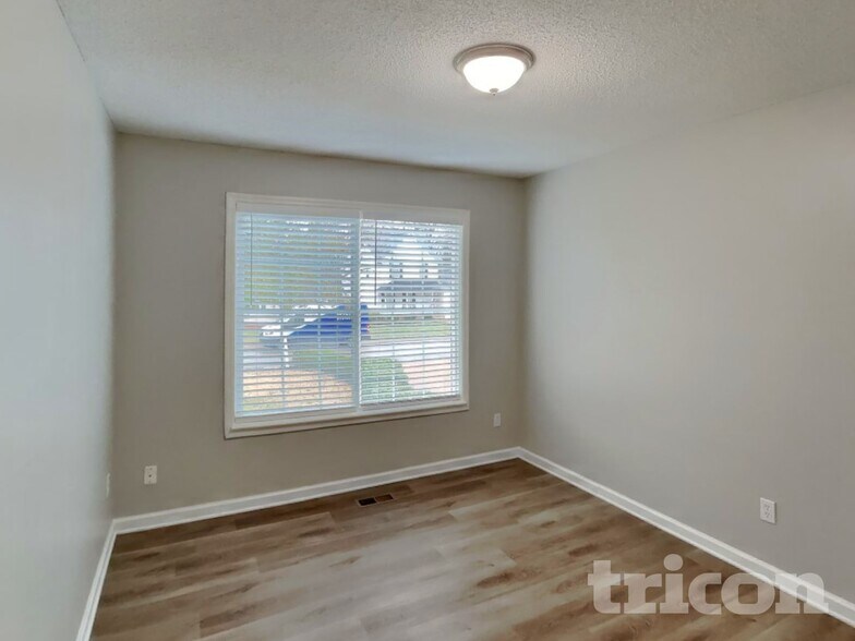 Building Photo - 437 Bradford Cir