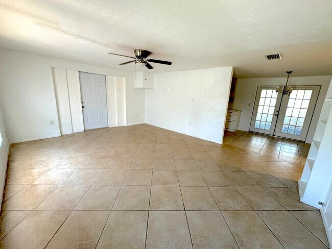 Building Photo - Spacious 2-Bed/2-Bath + Bonus Room Home fo...