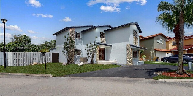 Building Photo - 917 SW 135th Ct