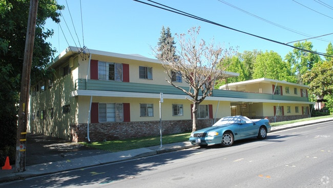 Building Photo - Brook Garden Apartment