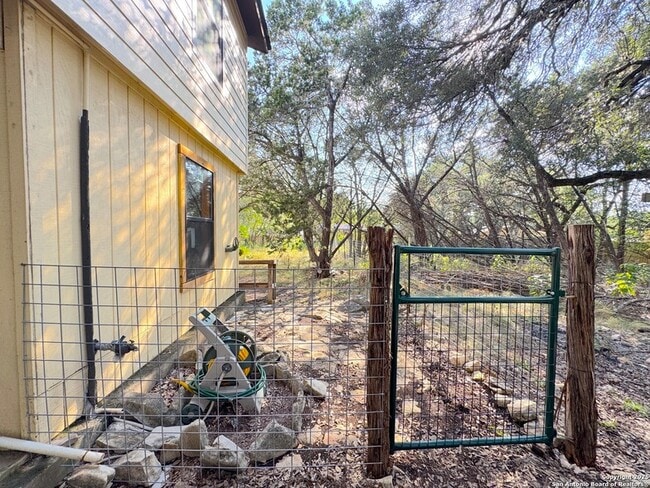 Building Photo - 776 Lookout Dr