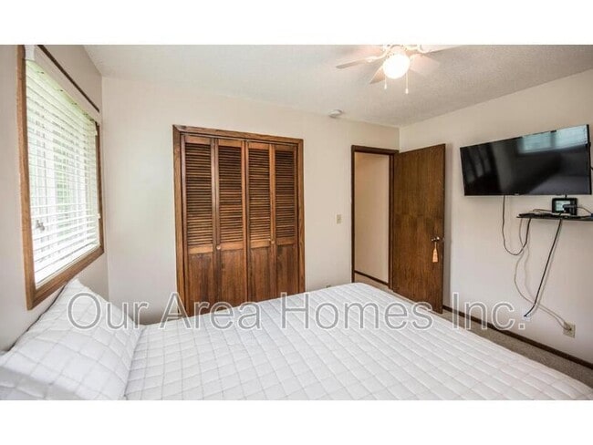 Building Photo - 3901 9th Ln