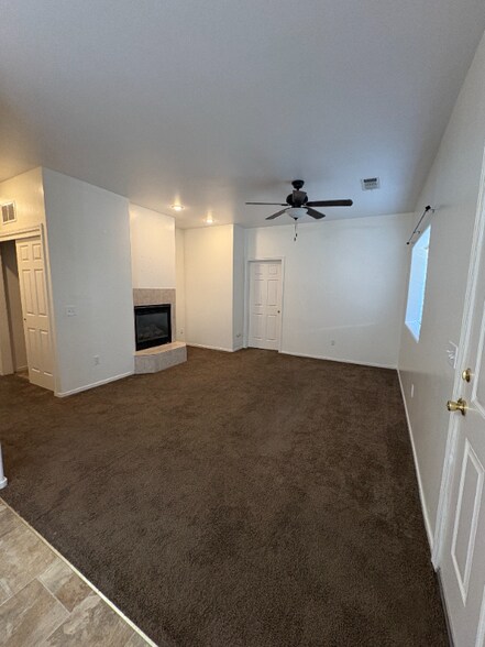 Building Photo - 609 Yellow Meadow Ct