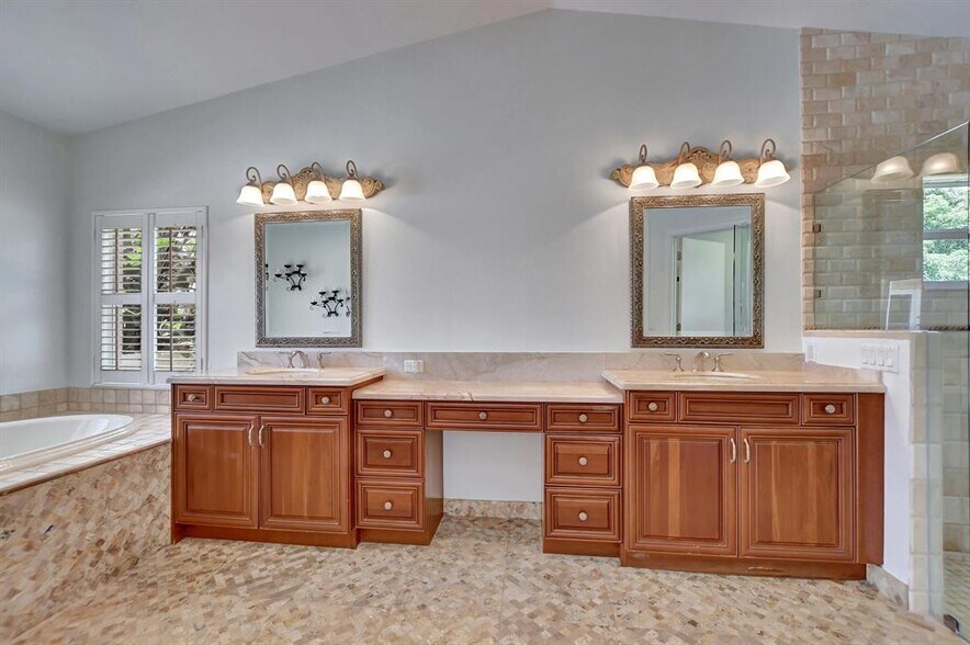 Building Photo - 11106 Whispering Pines Ln