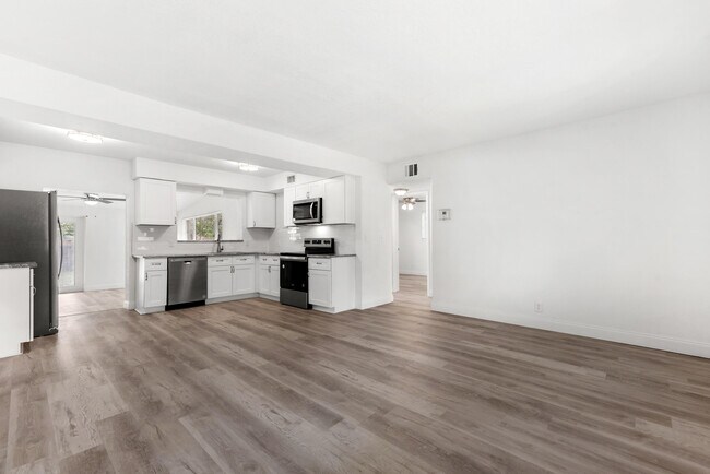 Building Photo - 1134 NW 18th Ave