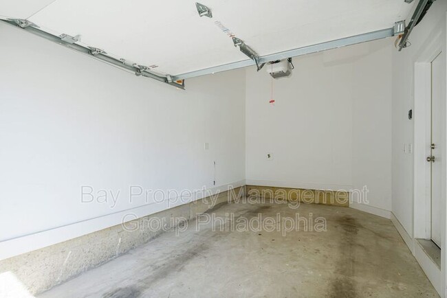 Building Photo - 1326 N Mascher St