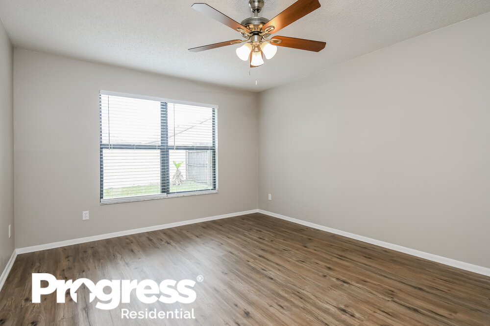 Building Photo - 10019 Creekwater Blvd