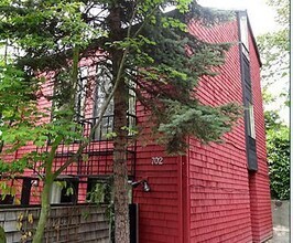 Building Photo - Husky Townhomes