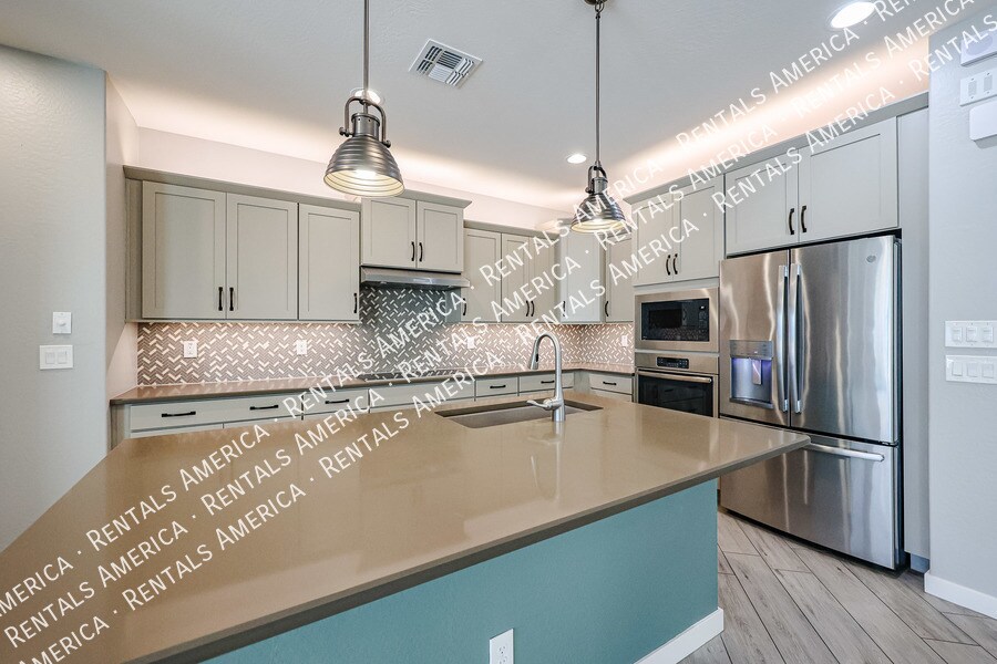 Building Photo - 18716 N Jameson Dr