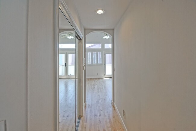 Building Photo - VERY BRIGHT, SPACIOUS & AIRY GOLDEN HILLS ...