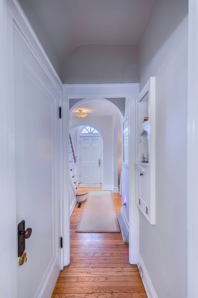 Building Photo - 525 Donne Ave