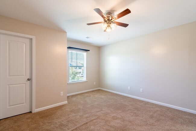 Building Photo - 3733 Moseley Dr