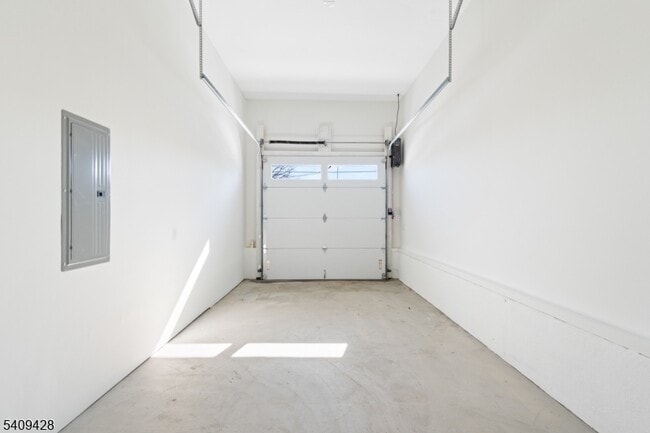 Building Photo - 401 Tillman St