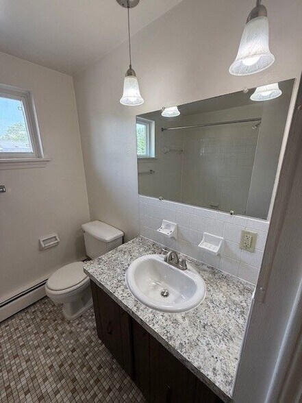 Building Photo - 15 Losson Garden Dr