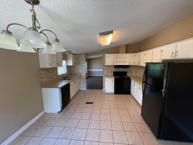 Building Photo - Nice three bedroom two bath modular home i...